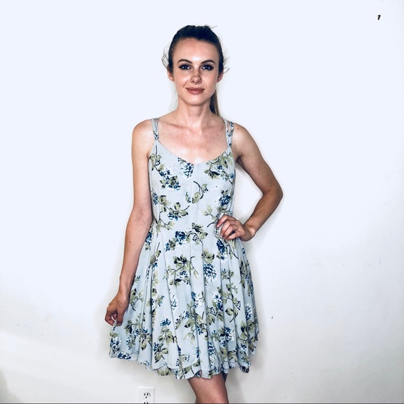 Urban Outfitters Dresses & Skirts - KIMCHI BLUE URBAN OUTFITTERS LIGHT MINI DRESS FLOR